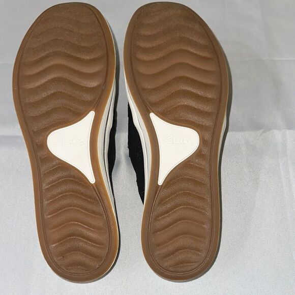 Clarks Black/White Daisy Embroidered Slip-Ons Size 7 - Picture 9 of 12